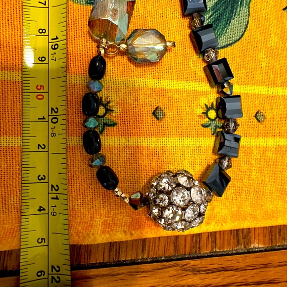 Gorgeous 22in Long Blue Crystal Necklace- Statement Piece - Picture 9 of 10